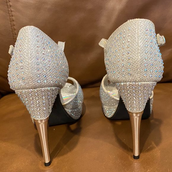 Pierre Dumas Rhinestone Wedge Sandal GORGEOUS! Size 7 Silver - Picture 4 of 11